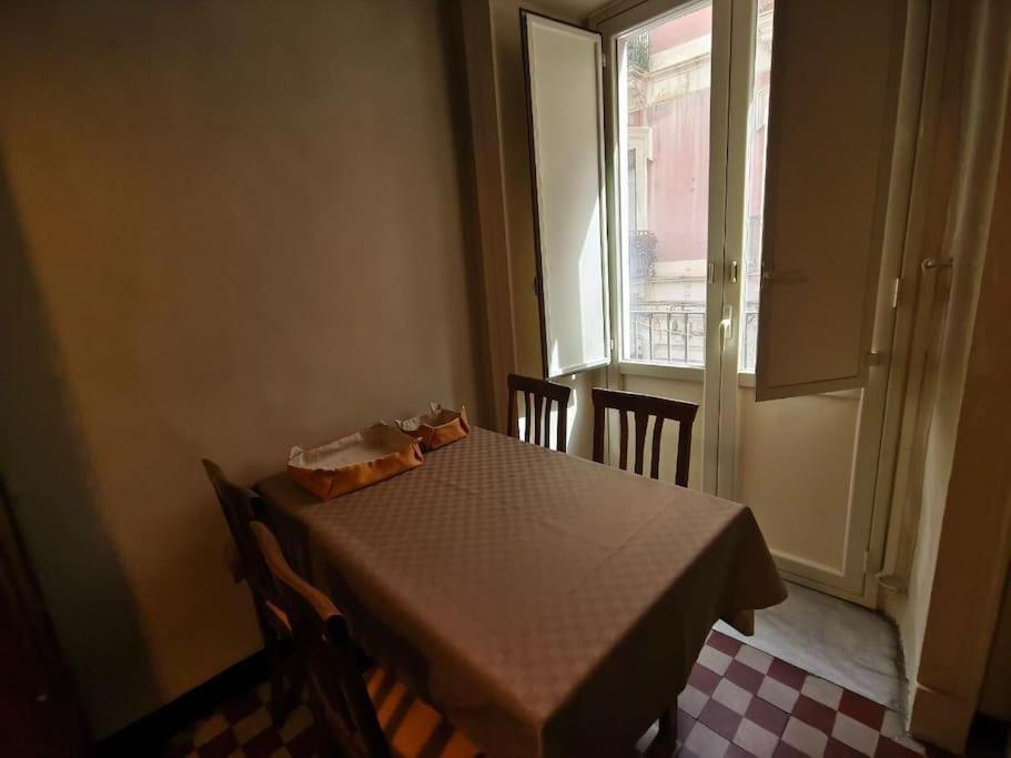 Retroetnea - Appartamento In Centro Storico - Con Camere Comunicanti Catane Extérieur photo